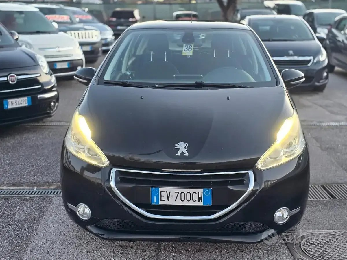 Usata Peugeot 208 Allure 68 CV (50 kW) 2014 Nero Utilitaria