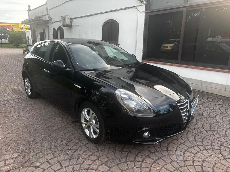 Usata Alfa Romeo Giulietta Distinctive 150 CV (110 kW) 2015 Nero Utilitaria