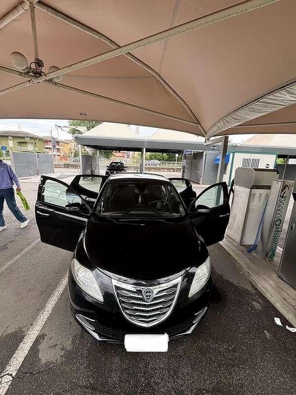 Usata Lancia Ypsilon Gold 69 CV (50 kW) 2013 Nero Utilitaria