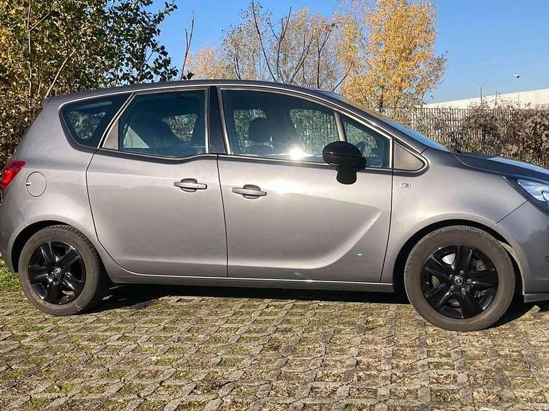 Usata Opel Meriva Design Edition 95 CV (69 kW) 2016 Technical grey Monovolume