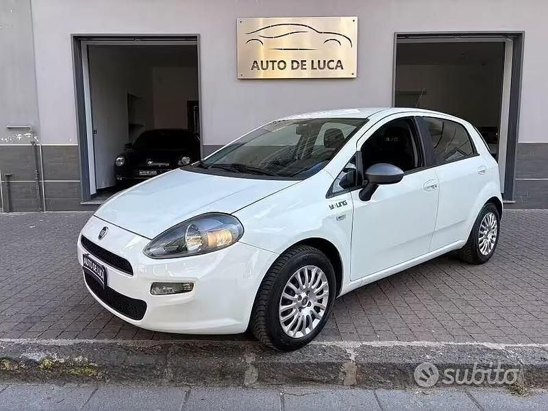Usata Fiat Punto Young 77 CV (56 kW) 2016 Bianco Utilitaria
