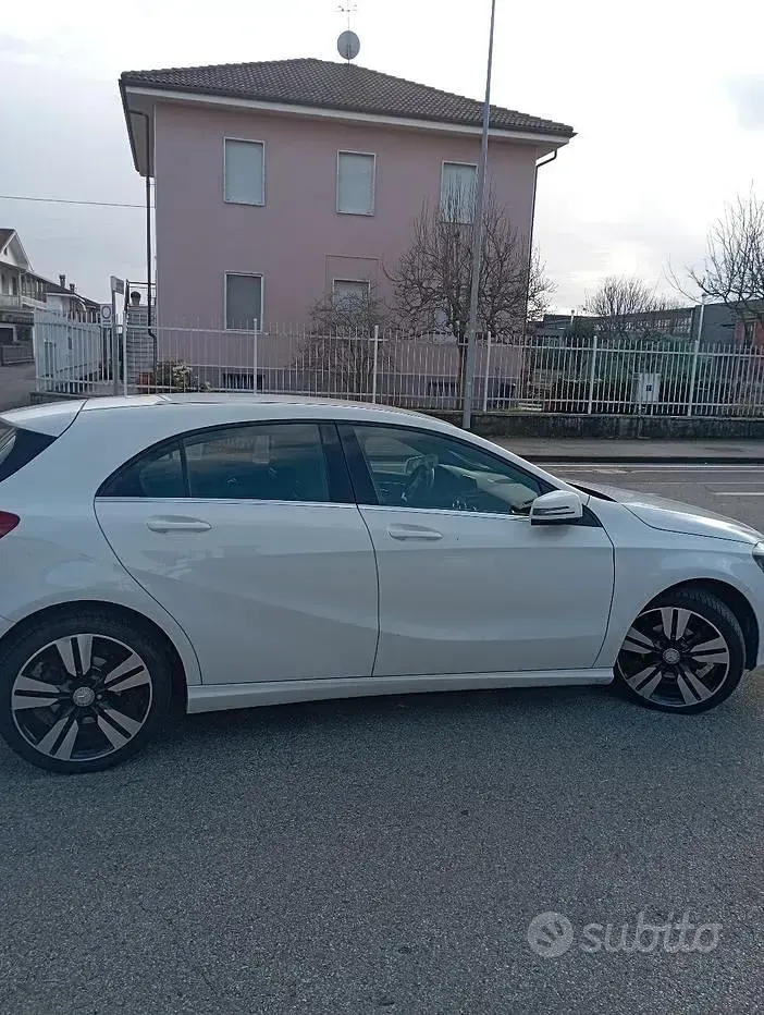 Usata Mercedes A180 106 CV (77 kW) 2013 Bianco Utilitaria