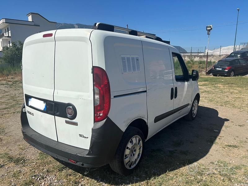 Usata Fiat Doblò Lounge 90 CV (66 kW) 2015 Bianco Monovolume