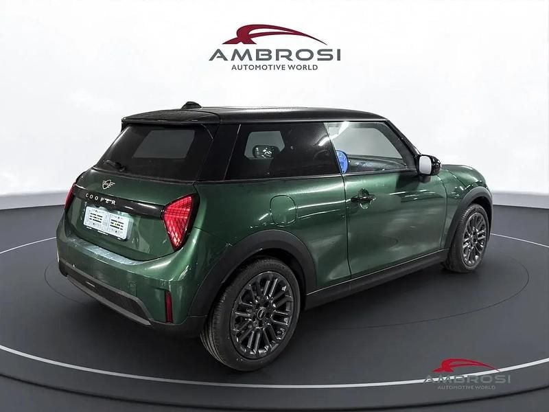 Nuova Mini Cooper Favoured 155 kW (211 CV) 2025 Verde Utilitaria
