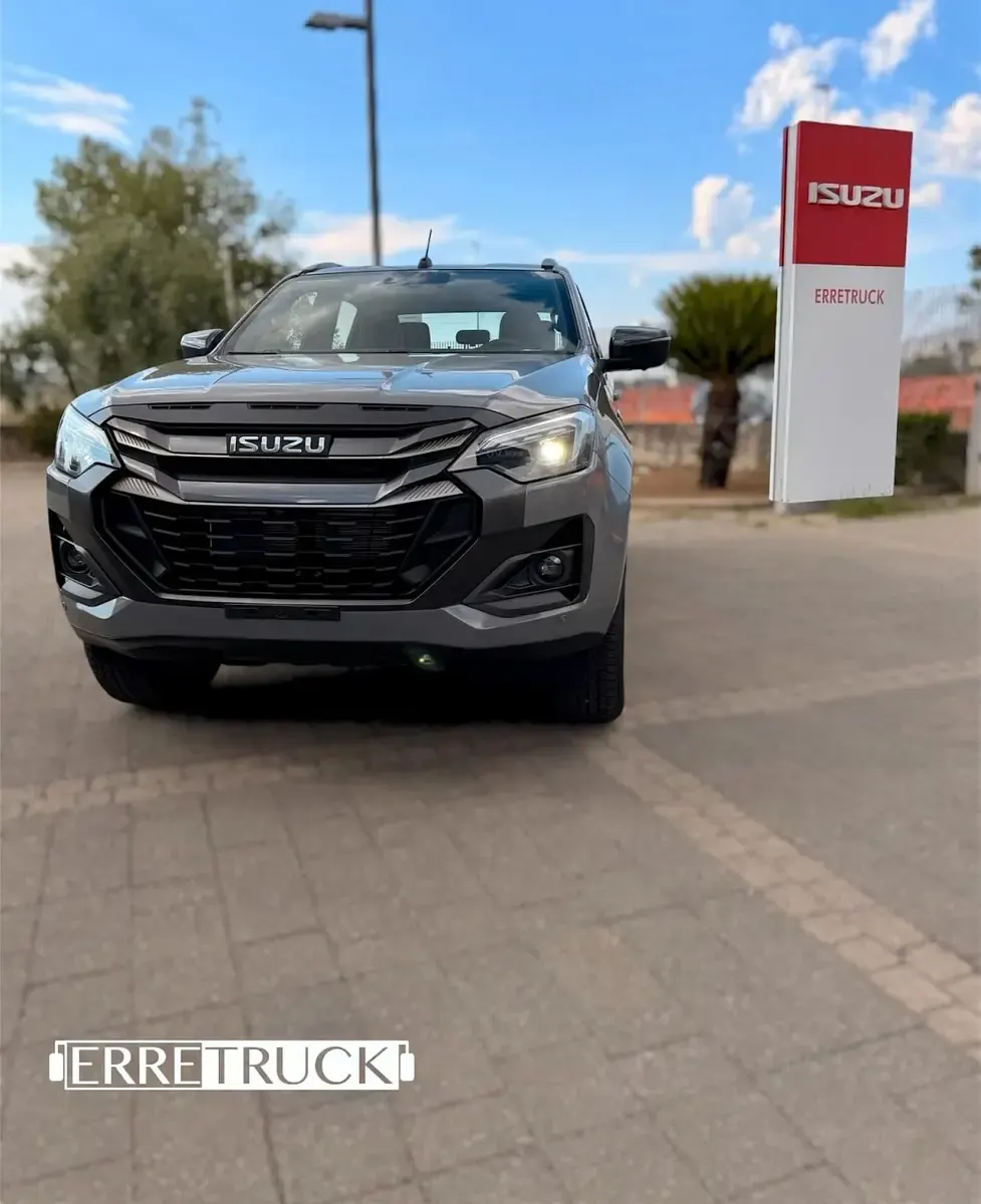Nuova Isuzu D-Max 163 CV (119 kW) 2026 Grigio Pick-up
