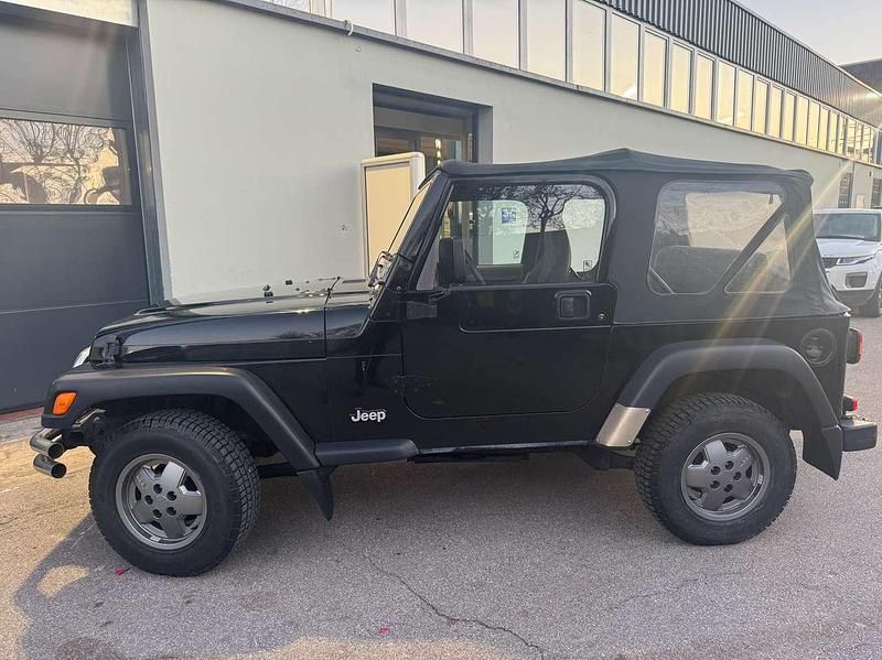 Usata Jeep Wrangler 118 CV (86 kW) 1998 Nero SUV