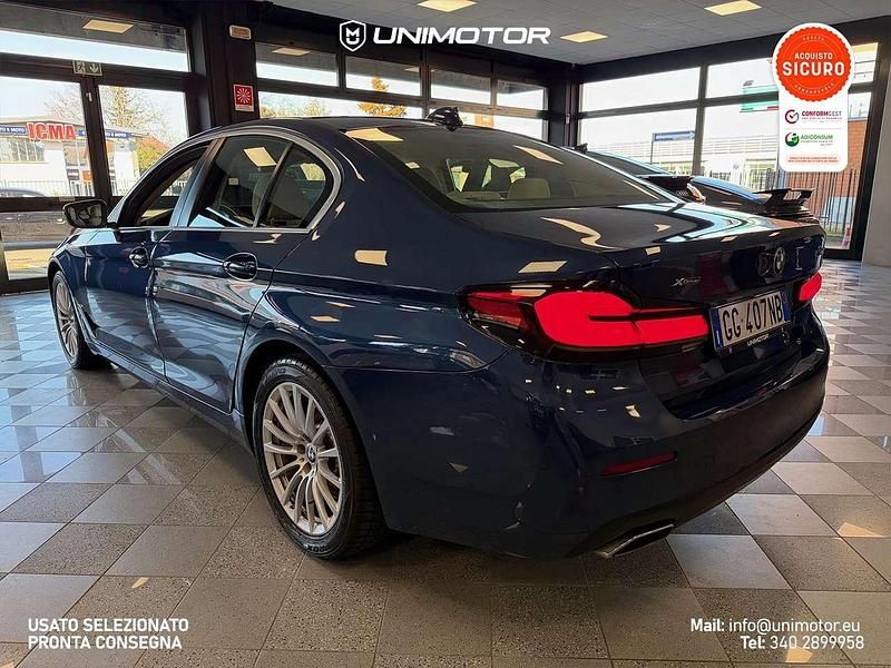 Usata BMW 530 Luxury Line 249 CV (183 kW) 2021 Blu/azzurro Berlina