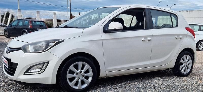 Usata Hyundai i20 Edition 75 CV (55 kW) 2013 Bianco Utilitaria