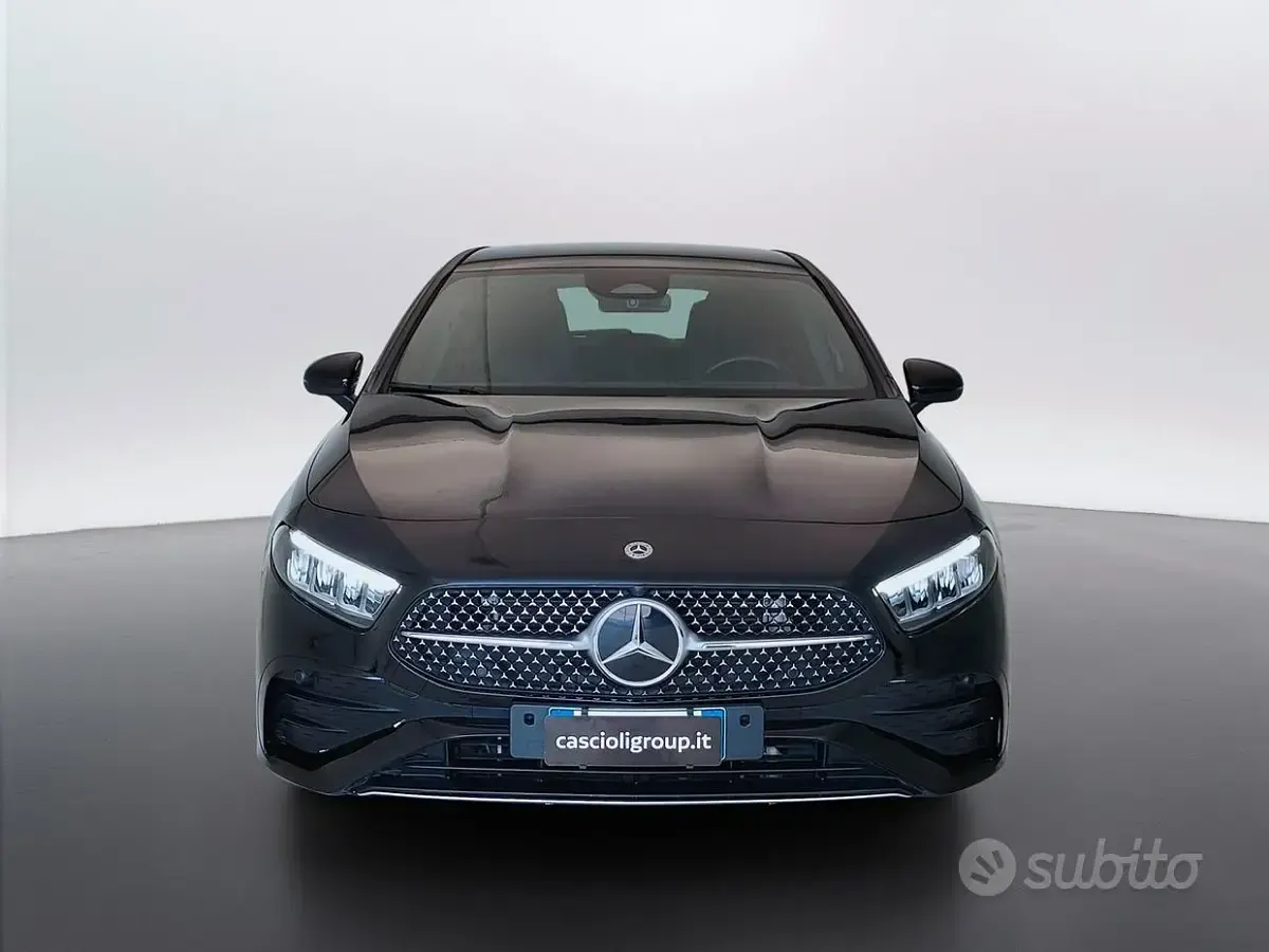 Usata Mercedes A180 AMG 136 CV (100 kW) 2024 Nero notte Berlina