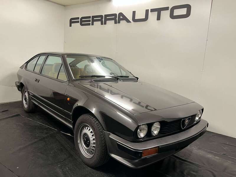 Grigio Usata 1984 Alfa Romeo GTV Coupé | 15.999 € - Immagine 1/4