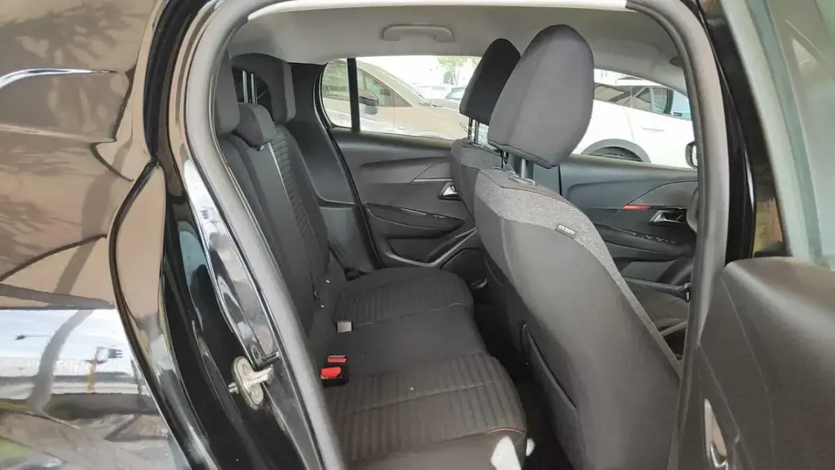 Usata Peugeot 208 Active 100 CV (73 kW) 2022 Nero Utilitaria