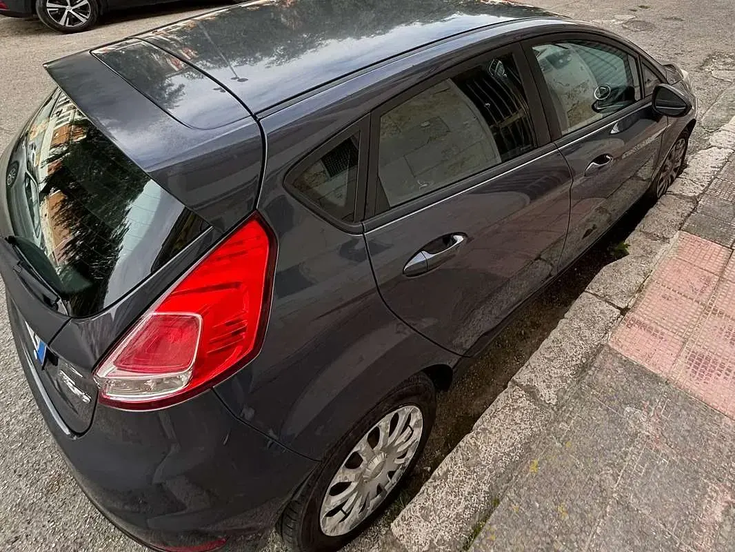 Usata Ford Fiesta 97 CV (71 kW) 2013 Grigio Berlina