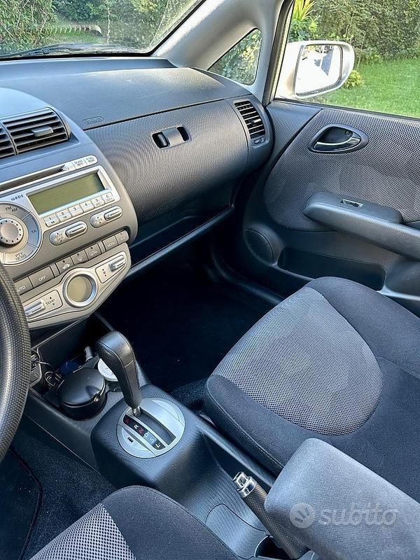 Usata Honda Jazz 83 CV (61 kW) 2006 Grigio Utilitaria