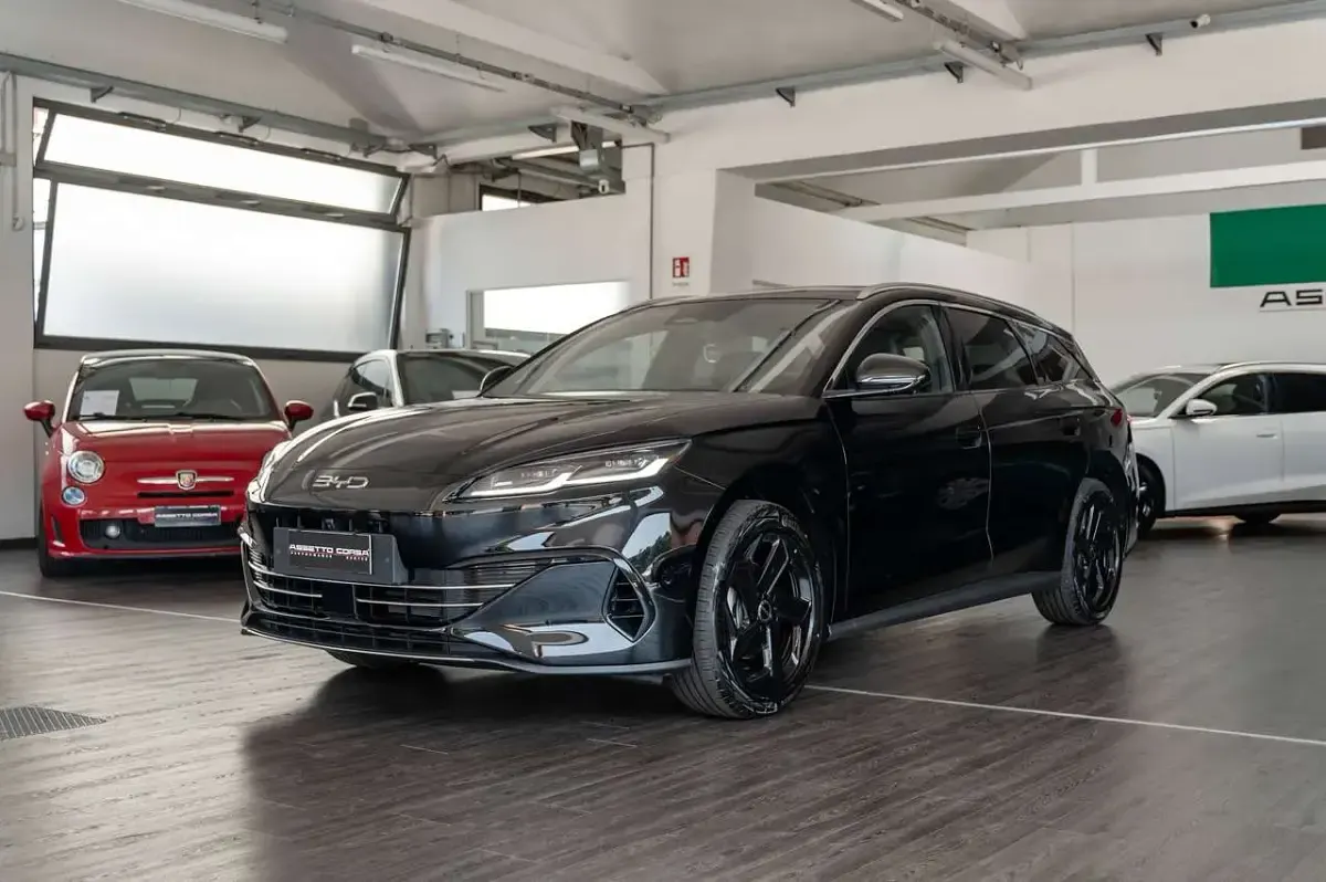 Nuova BYD Seal 212 CV (155 kW) 2026 Obsidian black Station wagon