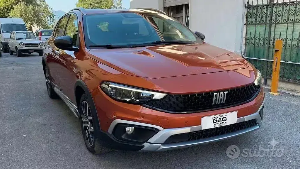 Usata Fiat Tipo Cross 131 CV (96 kW) 2022 Arancione Berlina