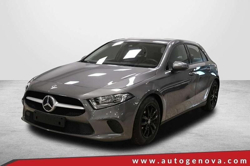 Grigio Usata 2021 Mercedes A180 Business Tre volumi | 21.300 € (Super prezzo) - Immagine 1/4