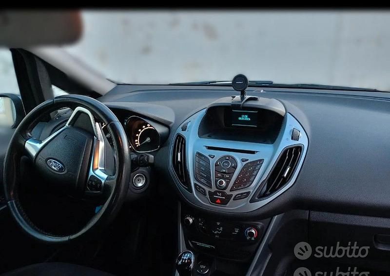 Begagnad Ford B-MAX 75 HK (55 kW) 2015 Brun Minibuss