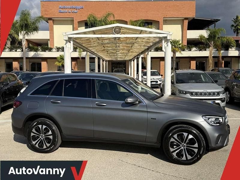 Grigio opaco Usata 2021 Mercedes GLC300e SUV | 32.490 € (Ottimo prezzo) - Immagine 1/4
