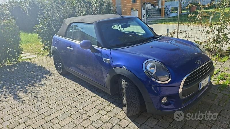 Usata Mini One Cabriolet 102 CV (75 kW) 2018 Blu Cabrio
