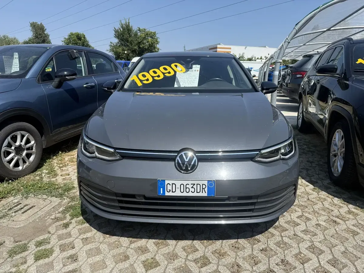 Usata VW Golf VIII Life 110 CV (80 kW) 2020 Grigio Utilitaria