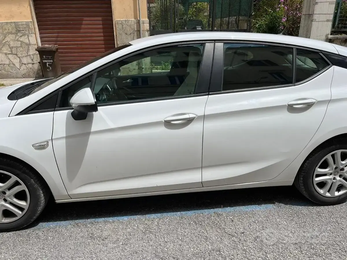Usata Opel Astra 110 CV (80 kW) 2015 Bianco Berlina