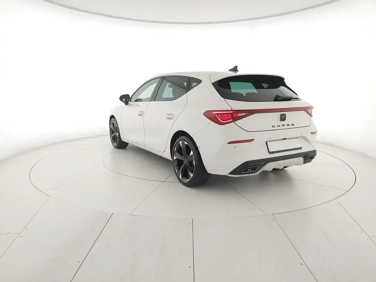 Usata Cupra Leon 150 CV (110 kW) 2023 Bianco candy Berlina