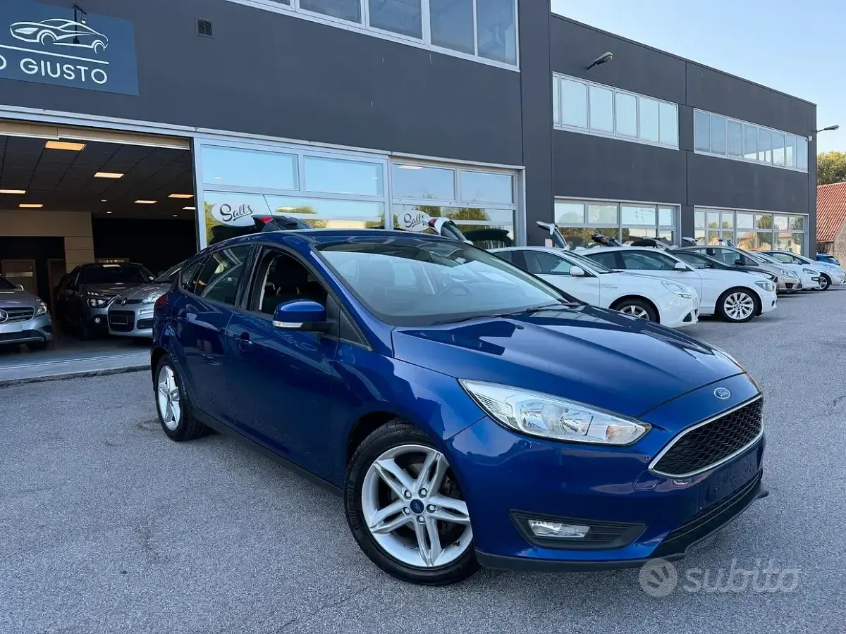 Usata Ford Focus 100 CV (73 kW) 2016 Bluazzurro Berlina