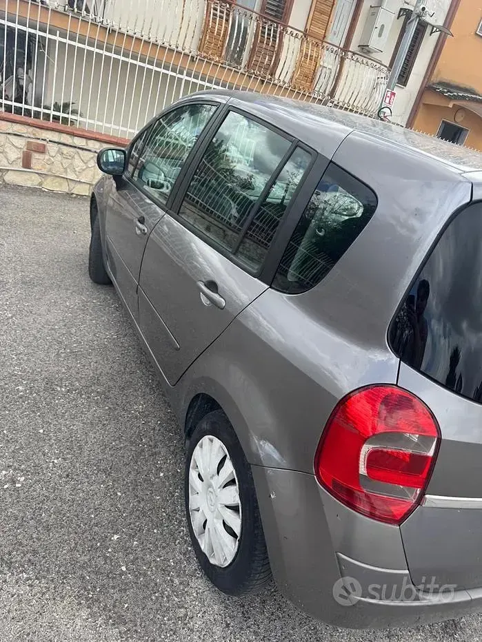 Usata Renault Modus 75 CV (55 kW) 2011 Grigio Monovolume