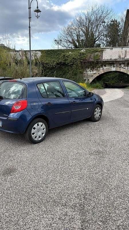 Usata Renault Clio II Dynamique 68 CV (50 kW) 2007 Berlina