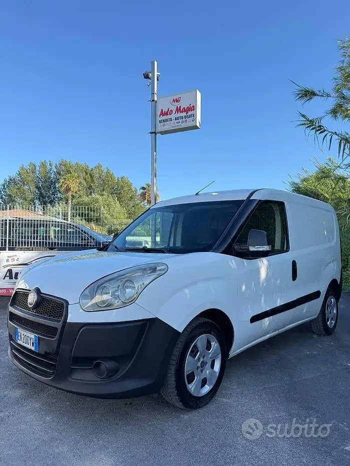 Usata Fiat Doblò 90 CV (66 kW) 2012 Bianco Monovolume