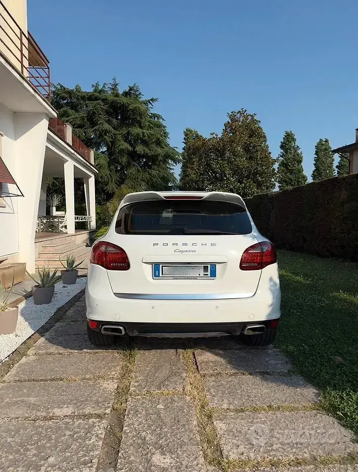 Usata Porsche Cayenne 239 CV (175 kW) 2012 Bianco SUV