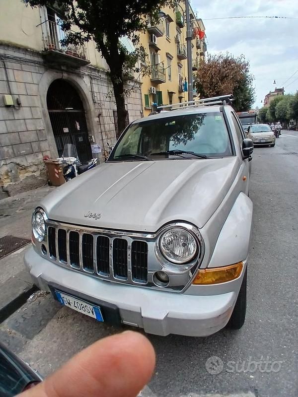 Usata Jeep Cherokee 87 CV (63 kW) 2005 SUV
