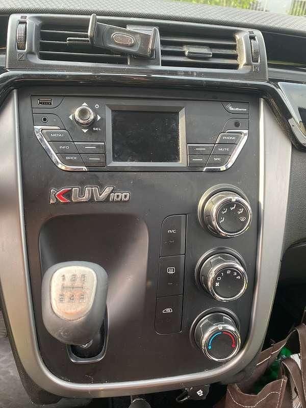Usata Mahindra KUV100 83 CV (61 kW) 2018 Bianco SUV