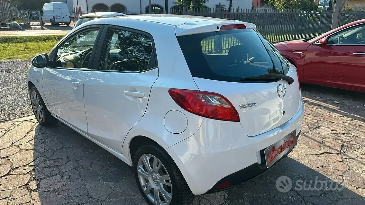 Usata Mazda 2 Trendy 75 CV (55 kW) 2012 Bianco Utilitaria