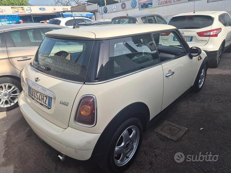 Usata Mini Cooper 95 CV (69 kW) 2008 Beige Utilitaria