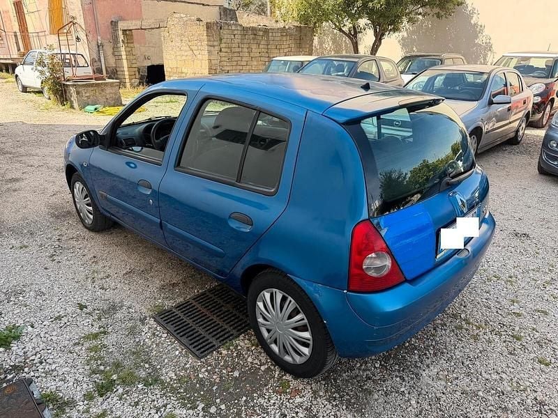 Usata Renault Clio II Dynamique 60 CV (44 kW) 2006 Blu Berlina
