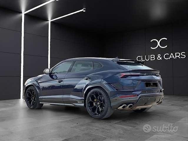 Usata Lamborghini Urus 666 CV (489 kW) 2024 Blu okeanos ad personam SUV