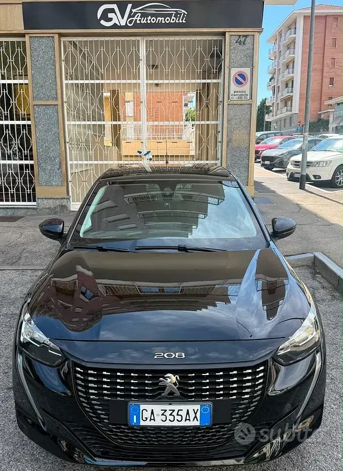 Usata Peugeot 208 Active 101 CV (74 kW) 2020 Nero Utilitaria