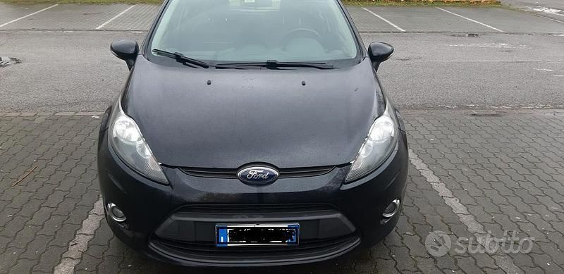 Usata Ford Fiesta 97 CV (71 kW) 2012 Nero Utilitaria
