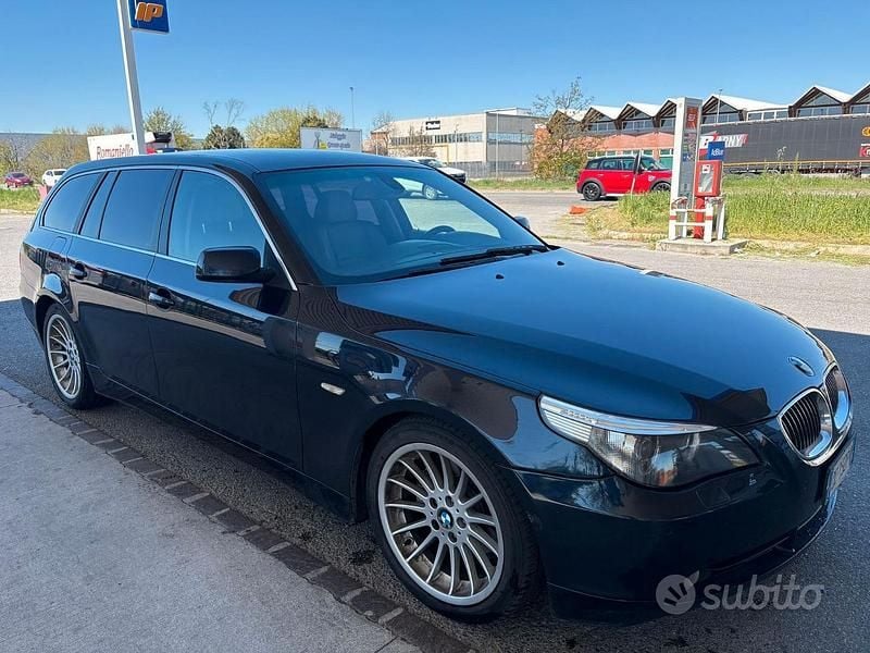 Usata BMW 525 Luxury Line 177 CV (130 kW) 2006 Blu Station wagon