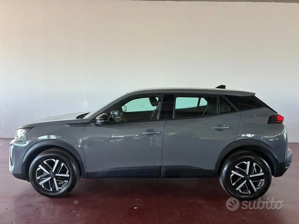 Usata Peugeot 2008 Active 102 CV (75 kW) 2024 Grigio SUV