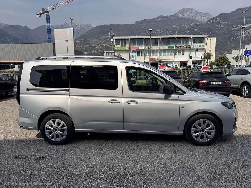 Usata Ford Tourneo 122 CV (89 kW) 2025 Grigio Monovolume