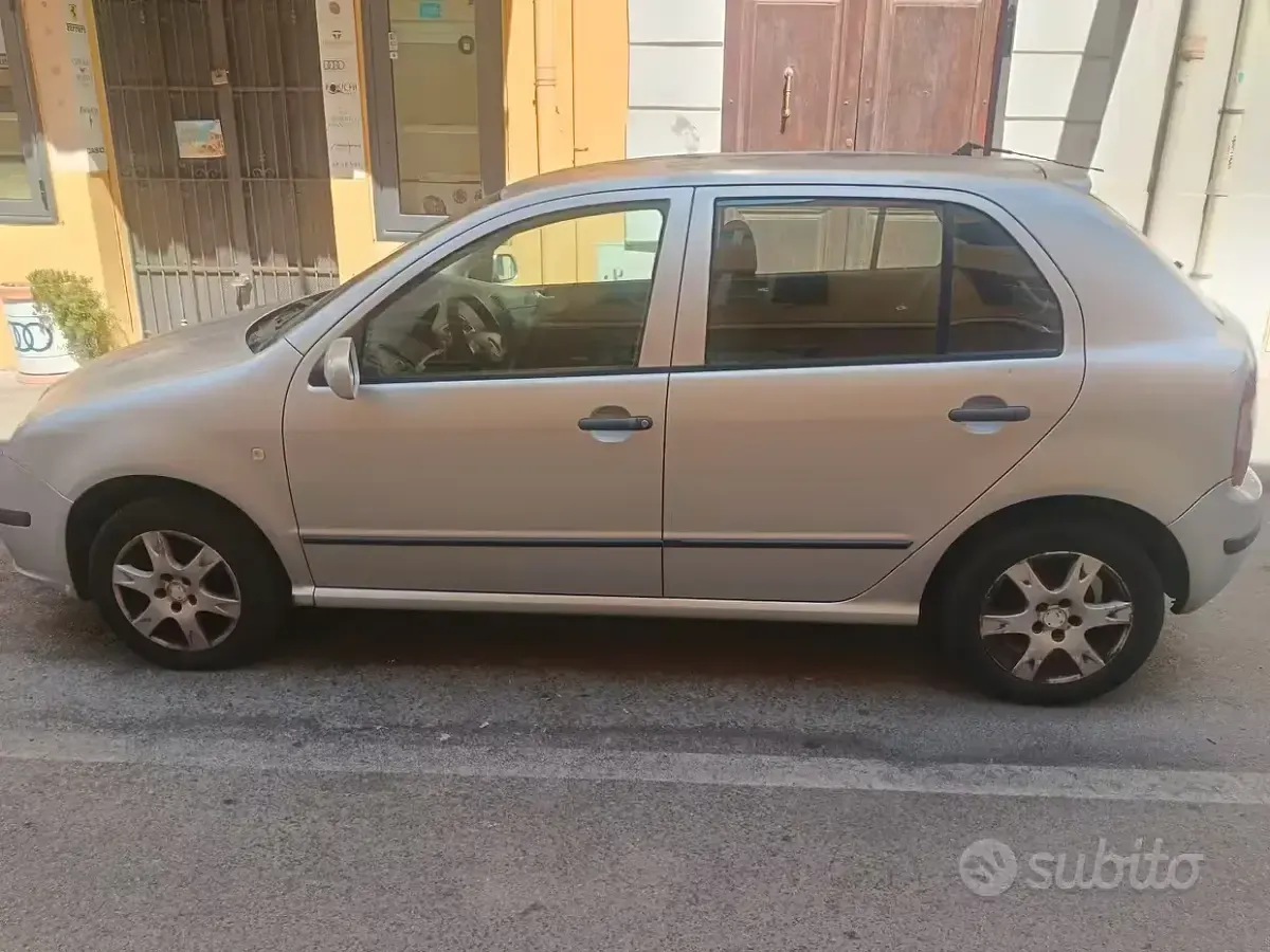 Usata Skoda Fabia 75 CV (55 kW) 2005 Grigio Berlina