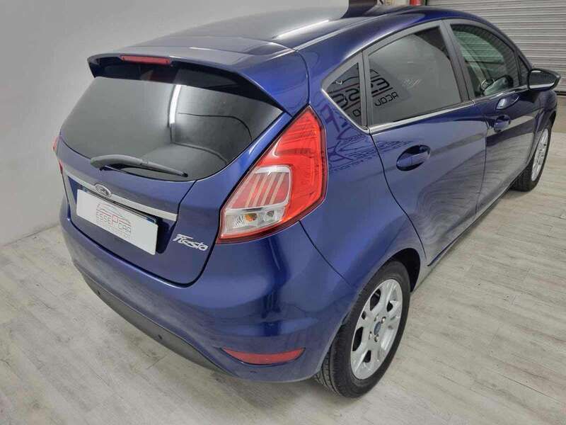 Usata Ford Fiesta Titanium 75 CV (55 kW) 2016 Blu Utilitaria