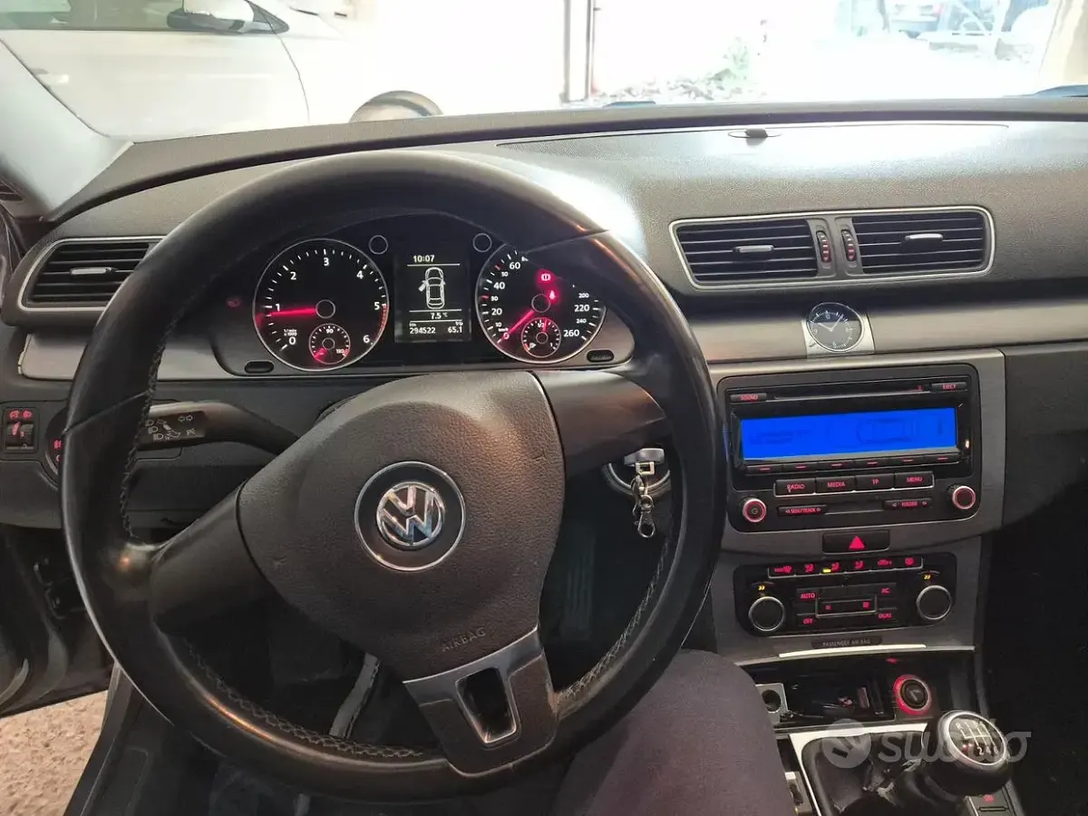 Usata VW Passat Comfortline 105 CV (77 kW) 2011 Marrone Berlina