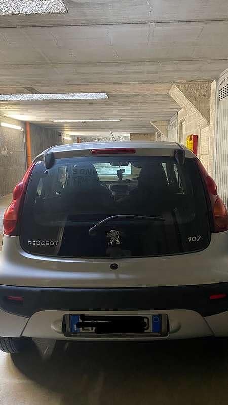 Usata Peugeot 107 Access 68 CV (50 kW) 2013 Grigio Utilitaria