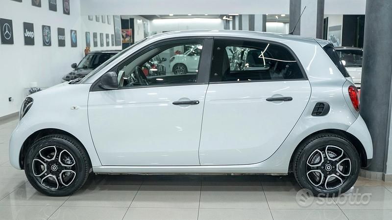 Usata Smart ForFour 71 CV (52 kW) 2017 Bianco Utilitaria