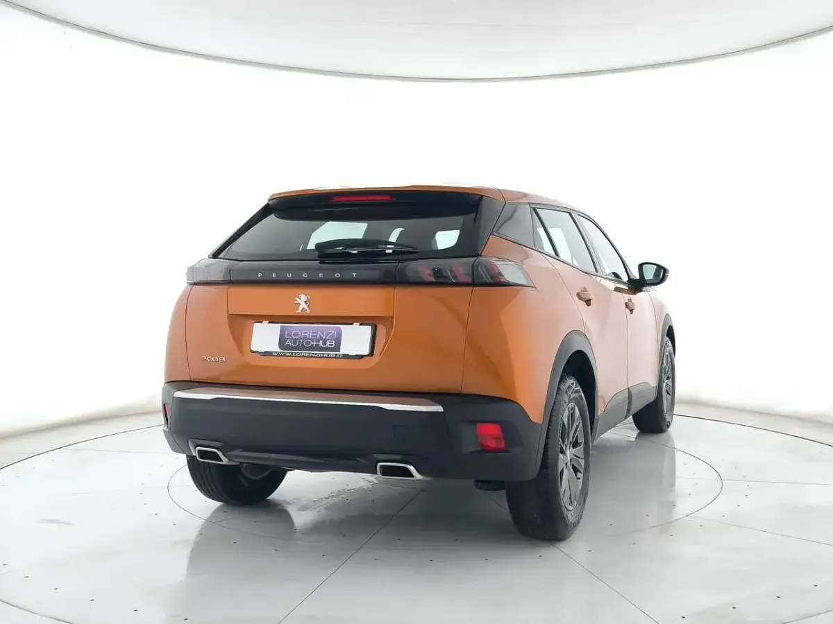 Usata Peugeot 2008 Active 131 CV (96 kW) 2023 Arancione metallizzato SUV