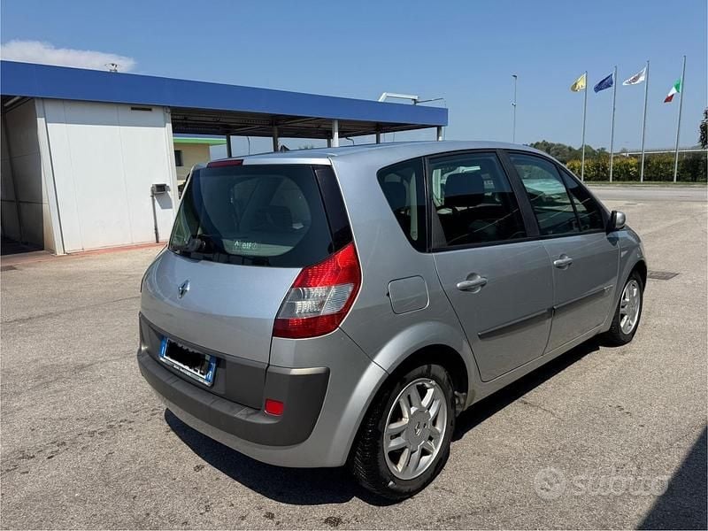 Usata Renault Scénic II Exception 106 CV (77 kW) 2006 Grigio Monovolume