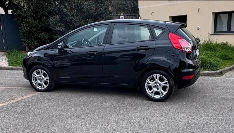 Usata Ford Fiesta 80 CV (58 kW) 2016 Nero Utilitaria